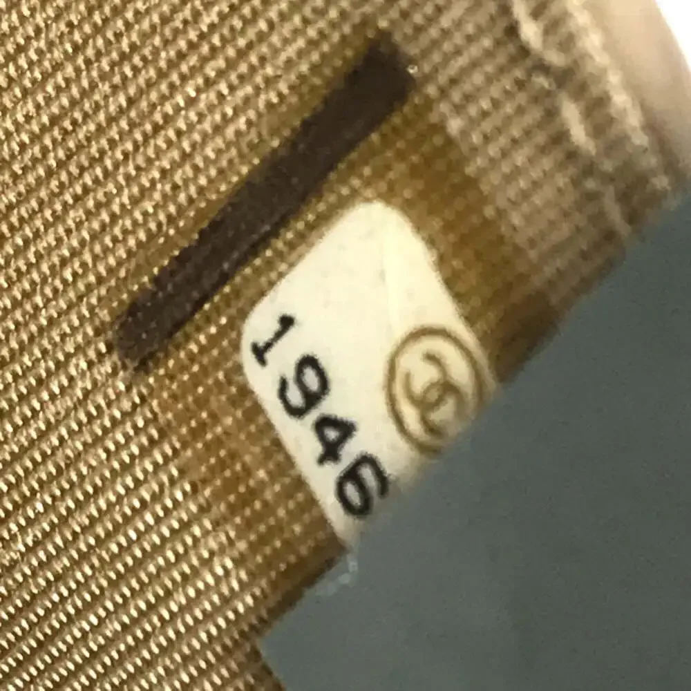 CHANEL Authentic Cream Wallet - Picture 16 of 16
